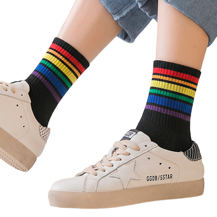 Calcetines Negros Lineas de Colores Arcoiris