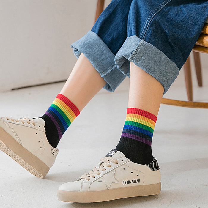 Calcetines Negros Linea Gruesas de Colores Arcoiris