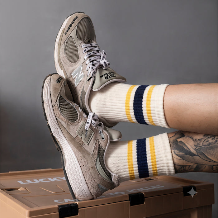 Calcetines Blancos con Rayas Negro y Amarillo