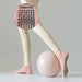 Calcetines yoga gimnasia deportivos modelo elasticado antideslizante corto rosado detalle